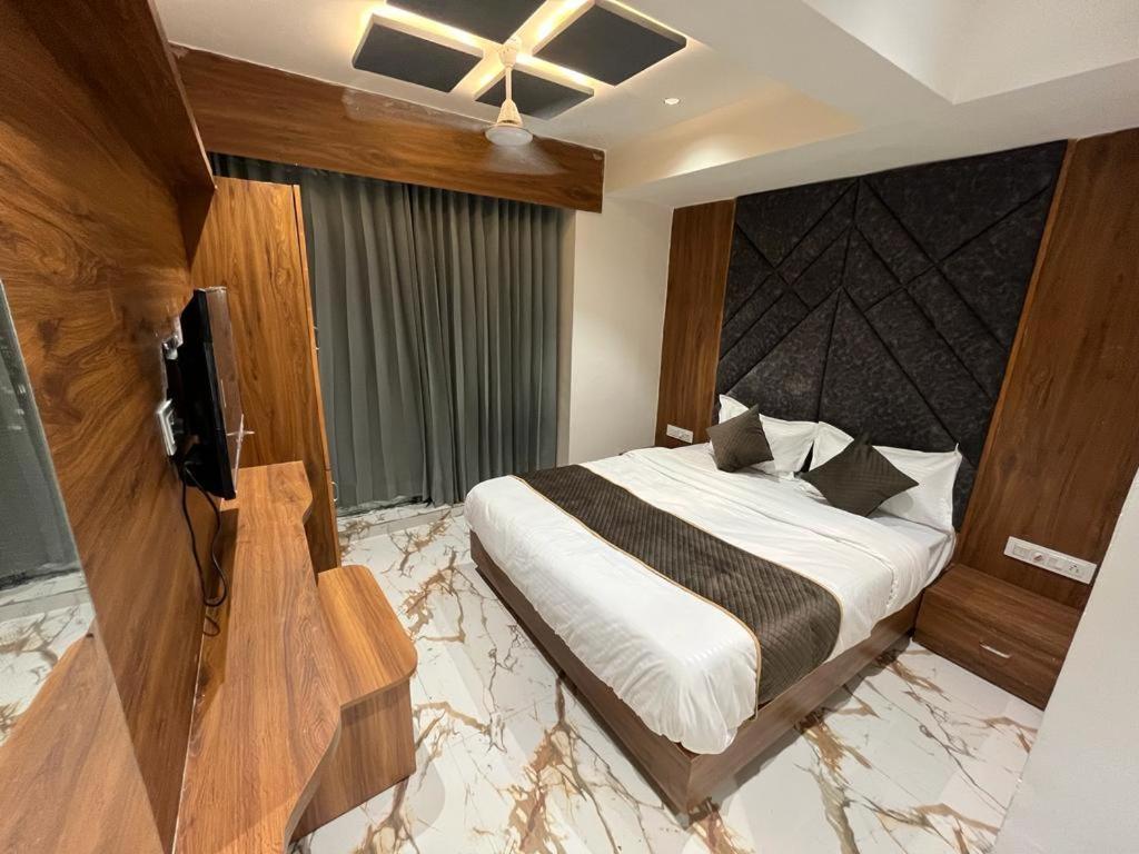 Hotel Paramount Villa 甘地讷格尔 外观 照片