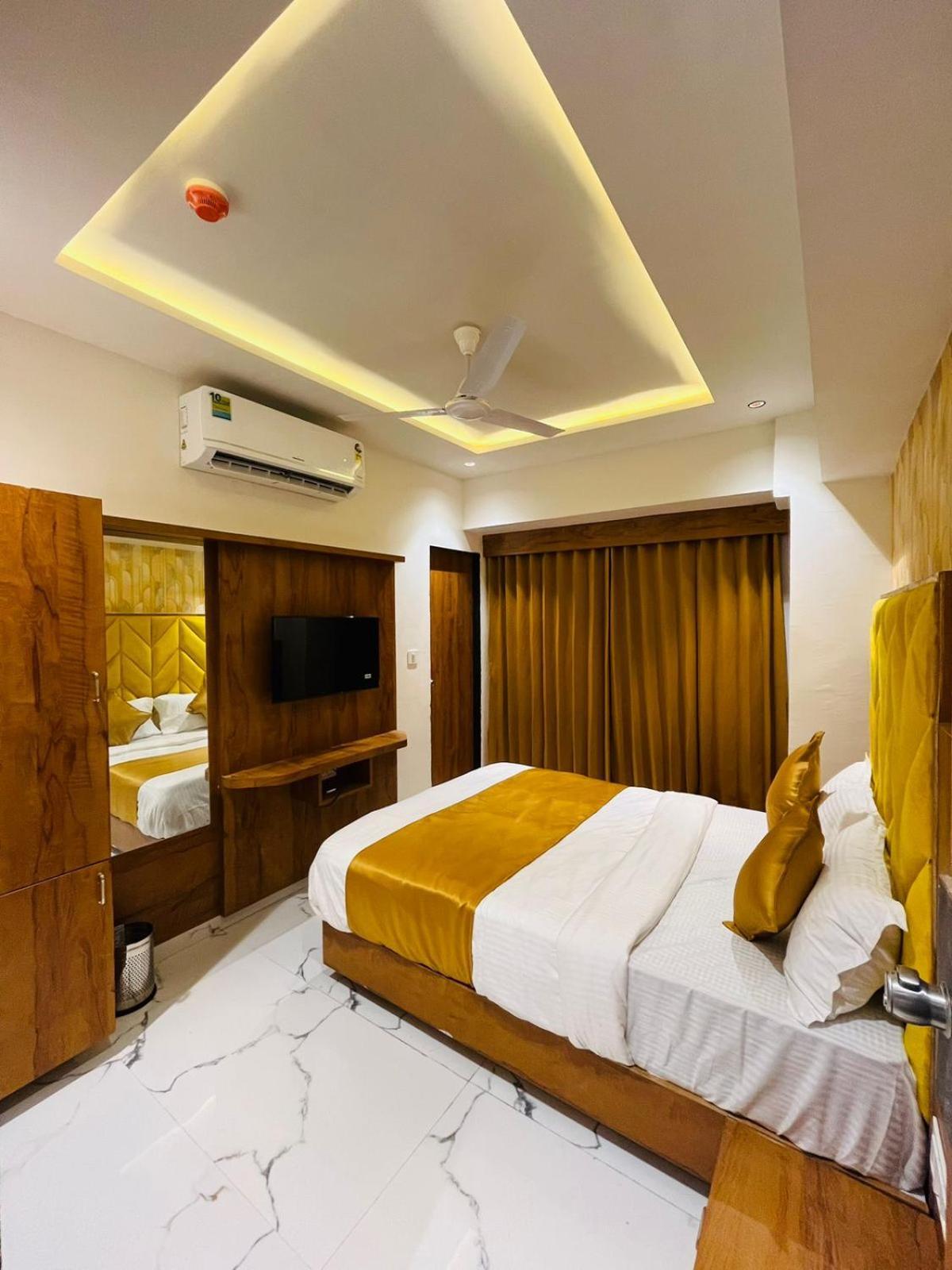 Hotel Paramount Villa 甘地讷格尔 外观 照片