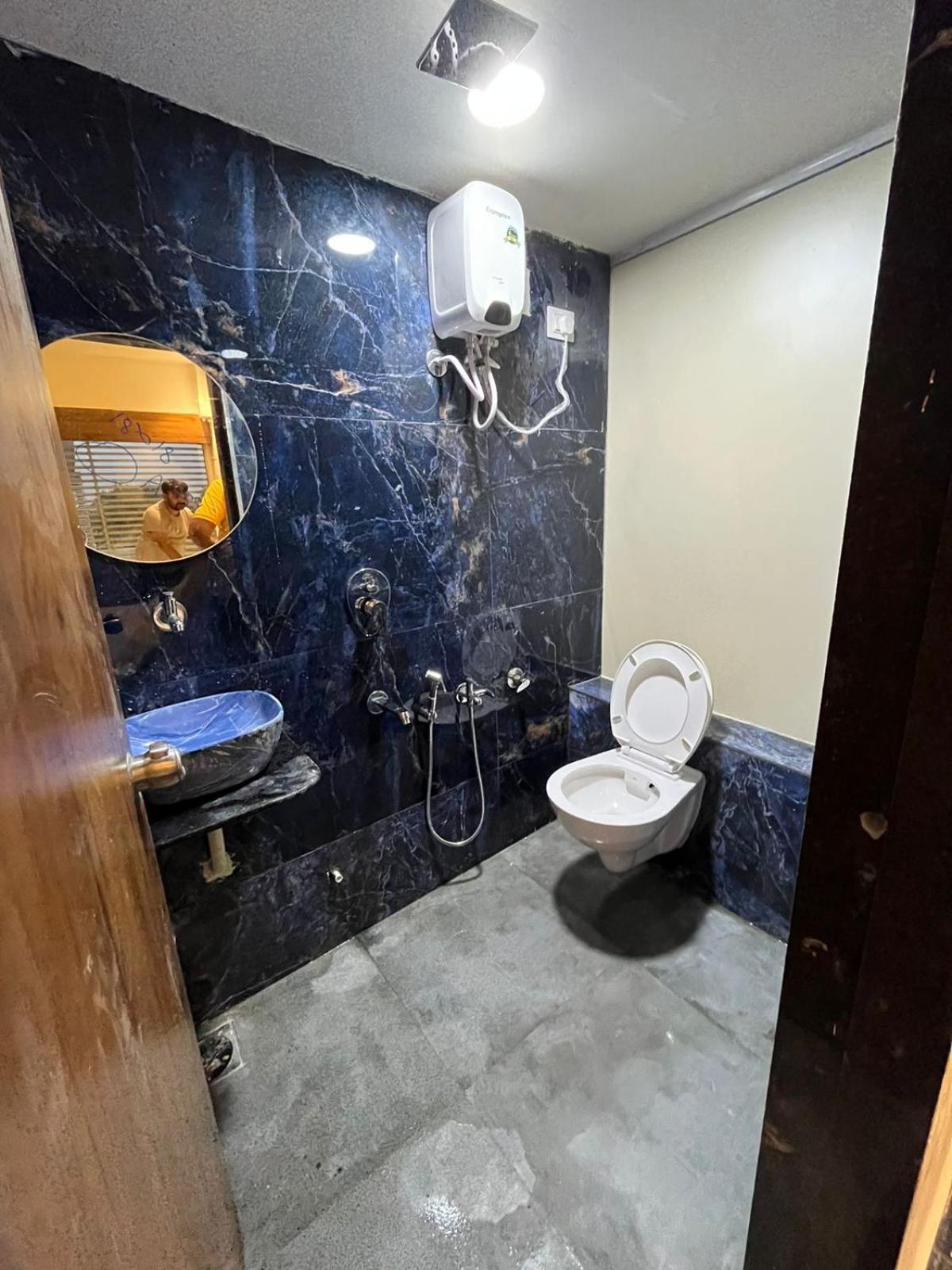 Hotel Paramount Villa 甘地讷格尔 外观 照片